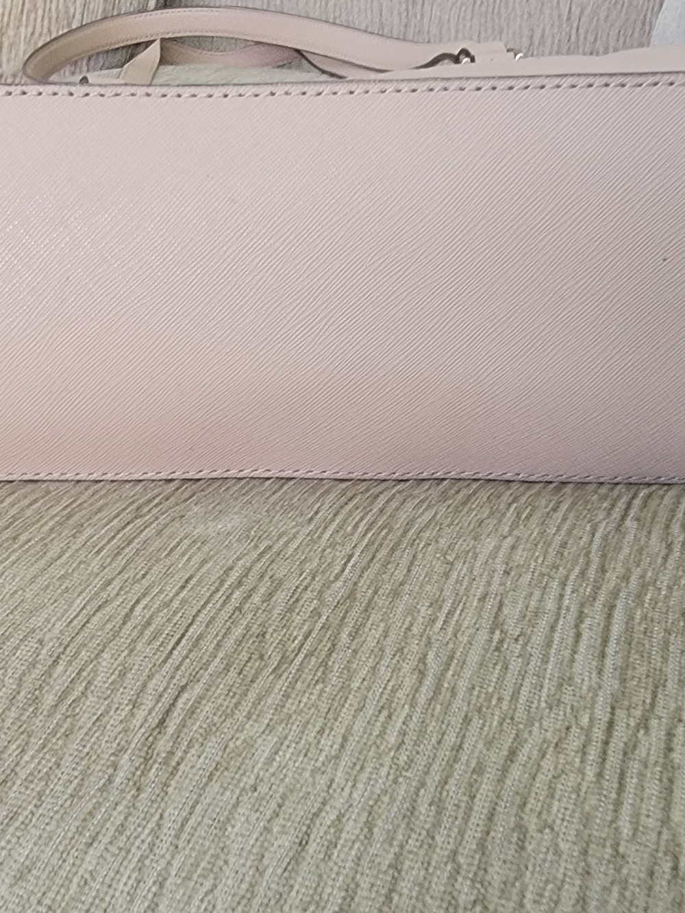 Michael Kors Beige Tote Bag - Elegant Saffiano Leather Shoulder Bag - Picture 6 of 8